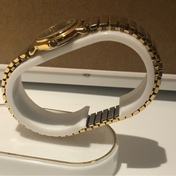 Seiko Vintage Gold and Black Tone Watch - Picture 8 of 9